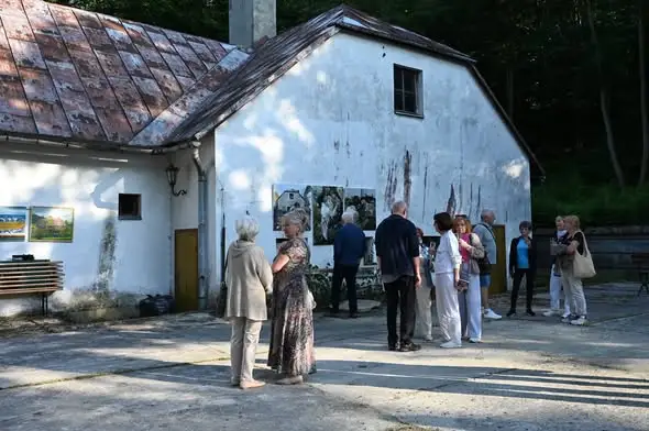 Wernisaż wystawy poplenerowej w Dworku Zegadłowicza przyciągnął tłumy