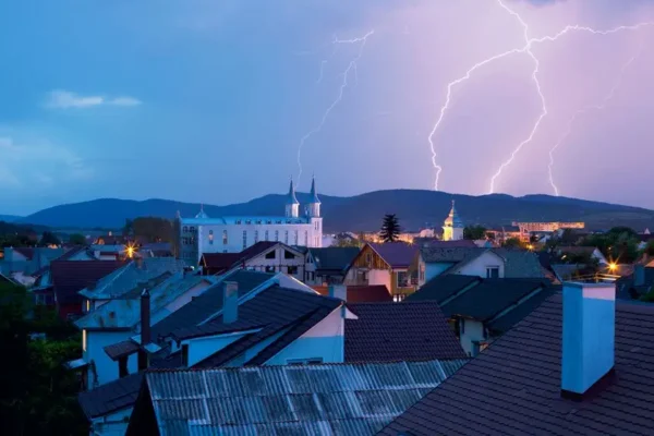 Ostrzeżenie IMGW: Burze z gradem i silnym wiatrem w Małopolsce 16 lipca