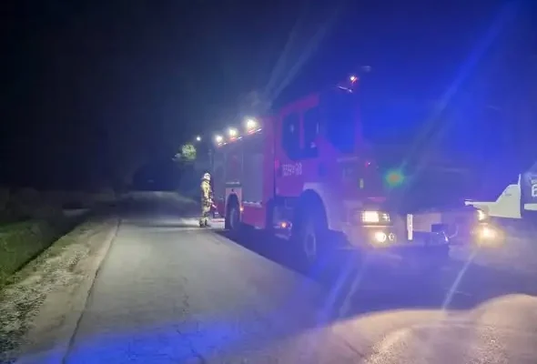 Plama ropy na DK28 w Śleszowicach – akcja służb