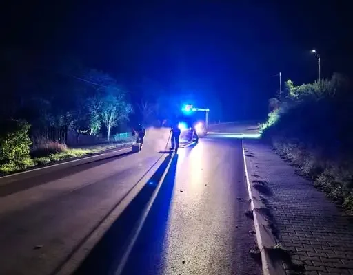Plama substancji ropopochodnej na ul. Żywieckiej w Wieprzu — interweniowała OSP Wieprz