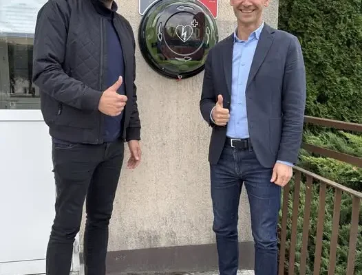 AED w Brzeźnicy: nowy defibrylator przy Ośrodku Zdrowia może uratować życie