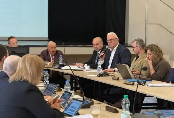 Starosta Wadowicki na sesji Rady Gminy Spytkowice: kluczowe inwestycje drogowe i mostowe