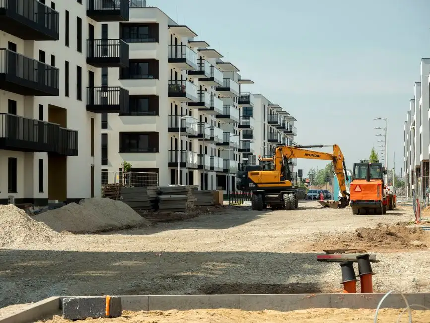 Nowy chodnik w Radoczy na finiszu – częściowy odbiór inwestycji za blisko 2 mln zł