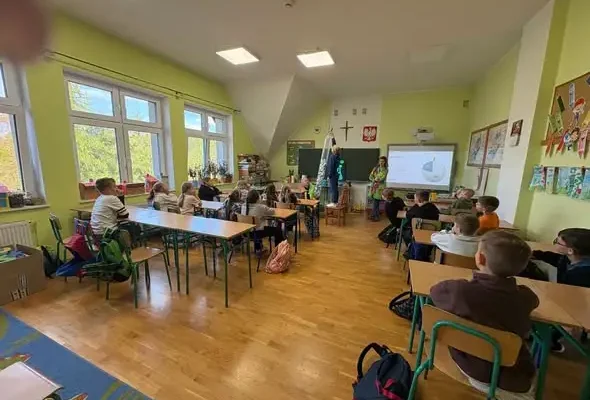Ekologiczne warsztaty w Barwałdzie Górnym – uczniowie odkrywali tajniki nauki
