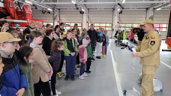 Uczniowie z Wadowic odwiedzili nową siedzibę Państwowej Straży Pożarnej