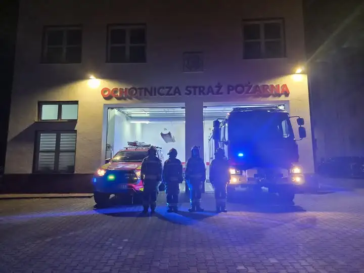 Strażacy z całej Polski oddali hołd Druhom z Niska. Sygnały zawyły o 18:00