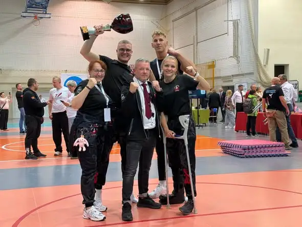 Karatecy z Wadowic z 19 medalami i drugim miejscem drużynowym w Olkuszu