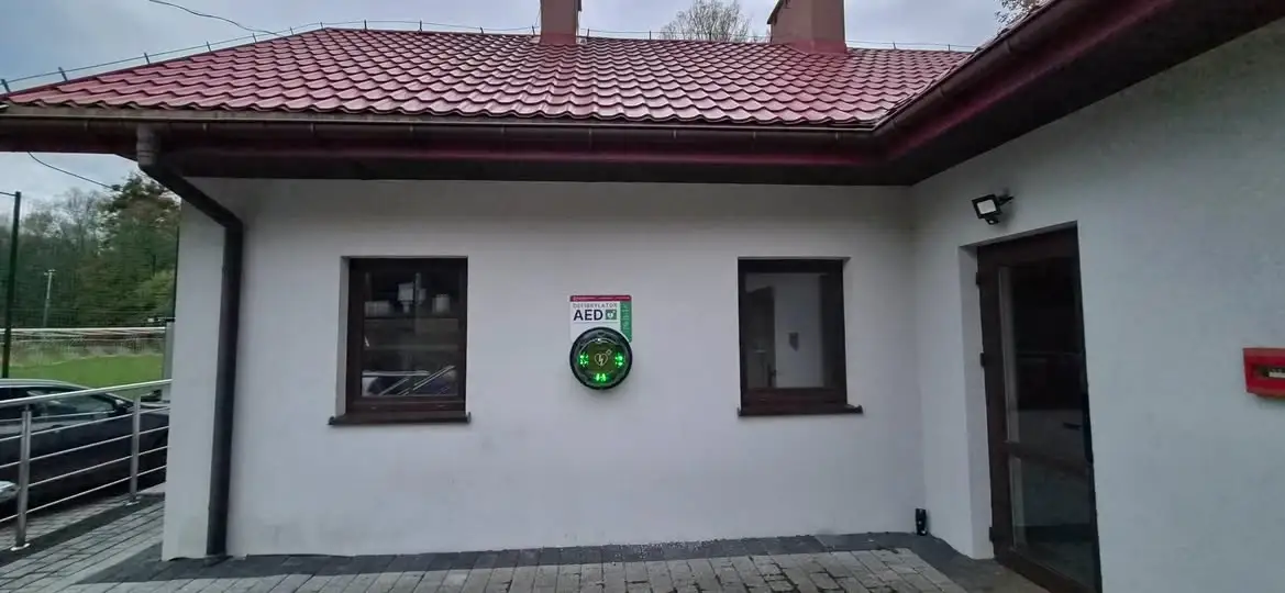 Barwałd Średni: całodobowy defibrylator AED przy klubie KS Filkówka
